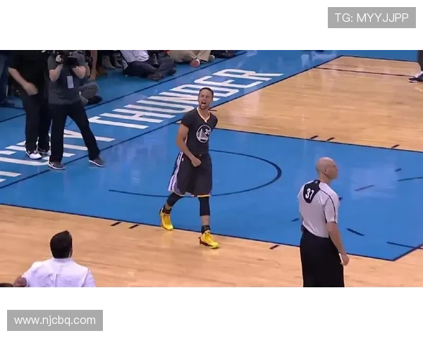 [NBA]库里抢断反击 外线三分出手空心入网.